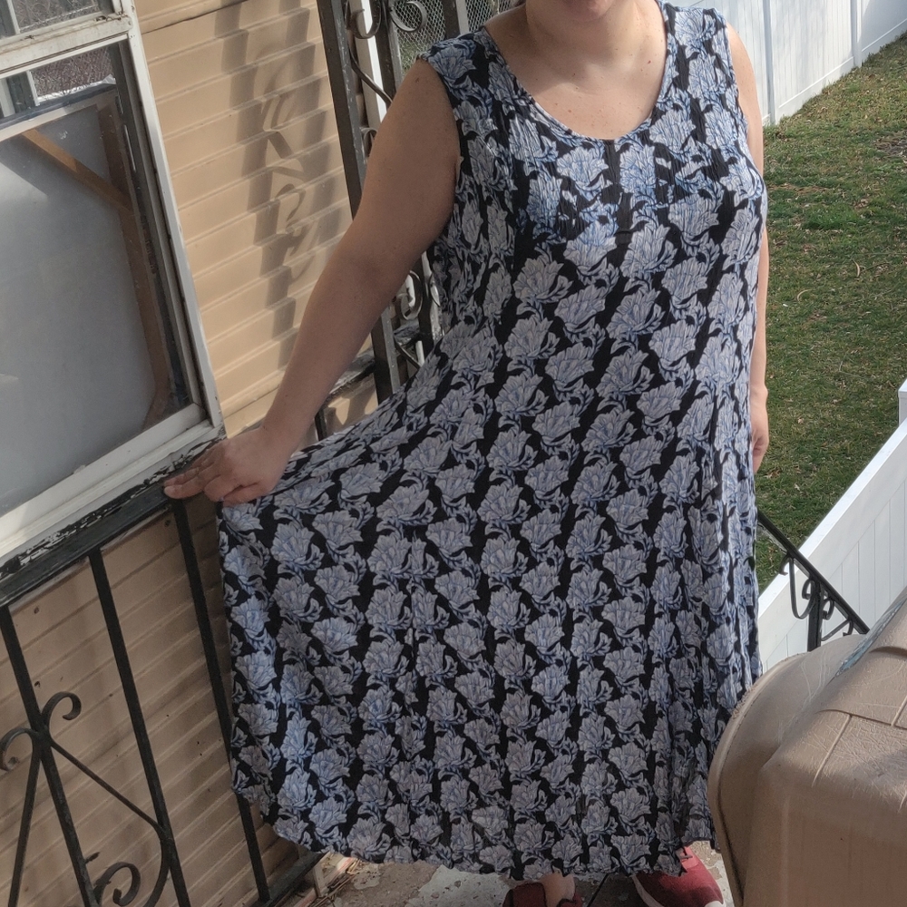 Lovely simple blue dress perfect for any outing.